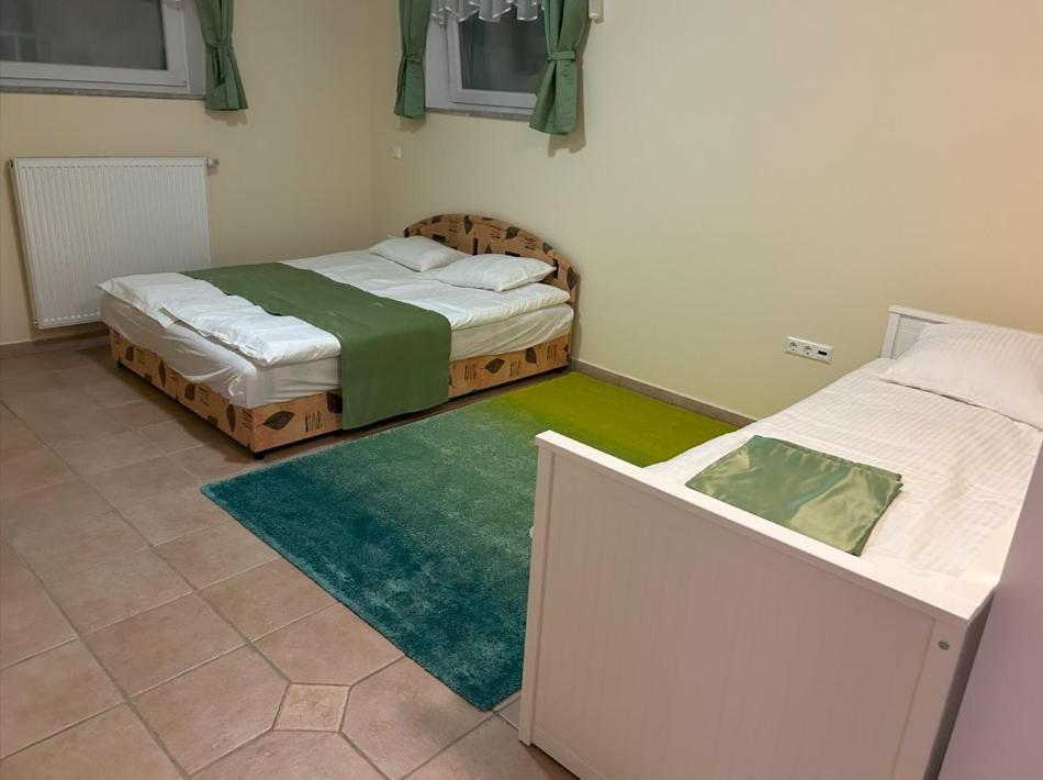 Sos Apartments Радовлица Экстерьер фото